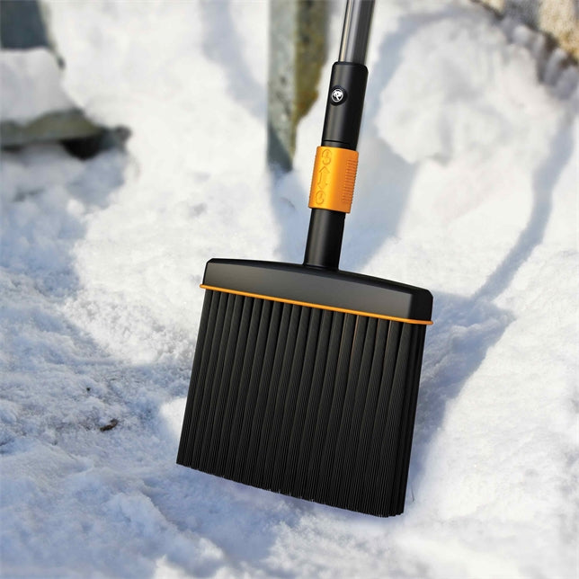 Fiskars QuickFit Kehrbesen/ Straßenbesen/ Allzweckbesen