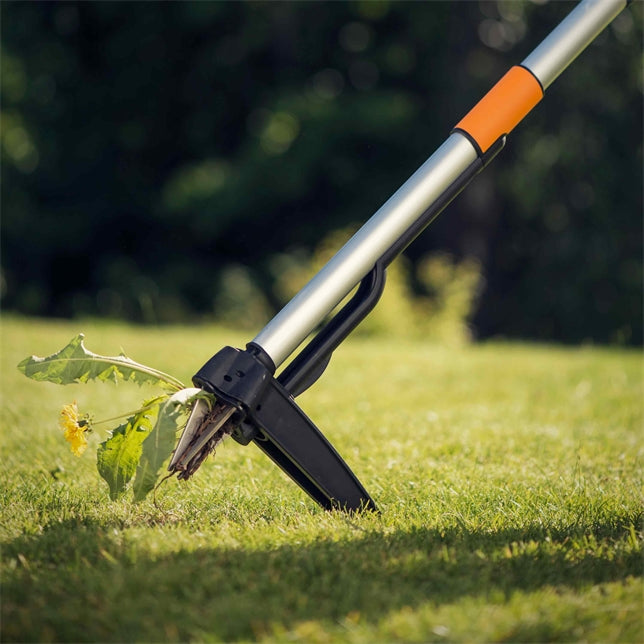 Fiskars SmartFit Teleskop-Unkrautstecher