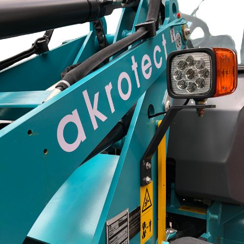 Akrotect Hoflader AK 808 mit Kabine