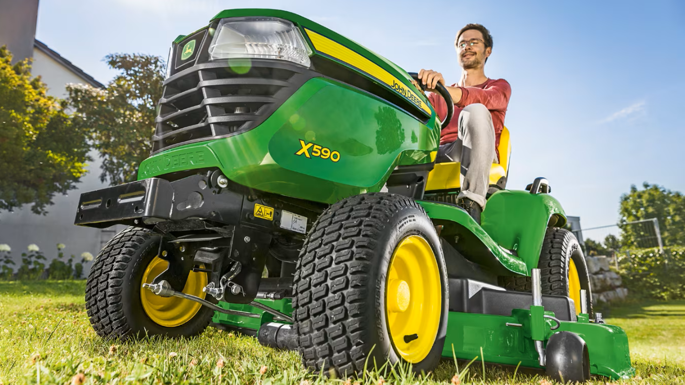 John Deere X590 mit 122cm Mähwerk