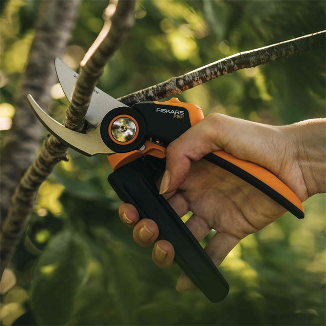 Fiskars X-series Bypass-Gartenschere Größe M & L