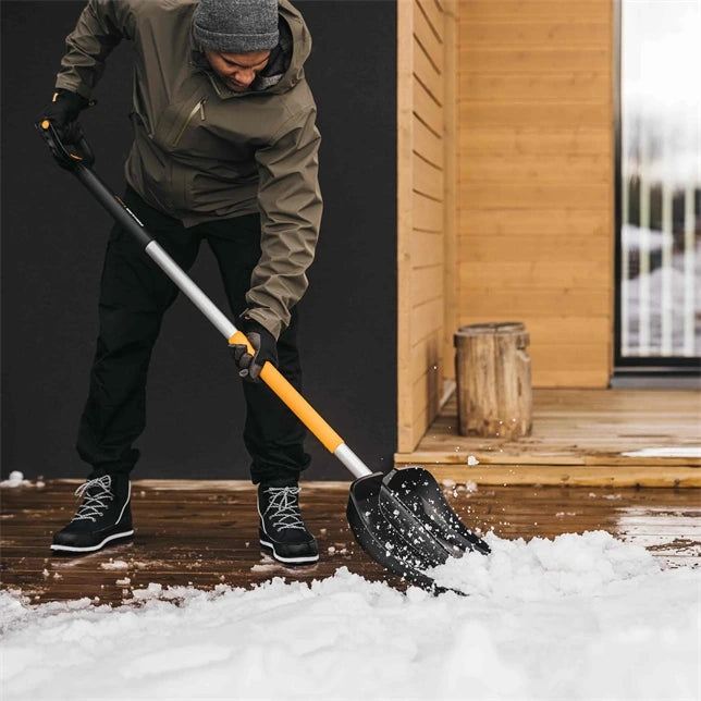 Fiskars X-series Teleskop-Schneeräumer