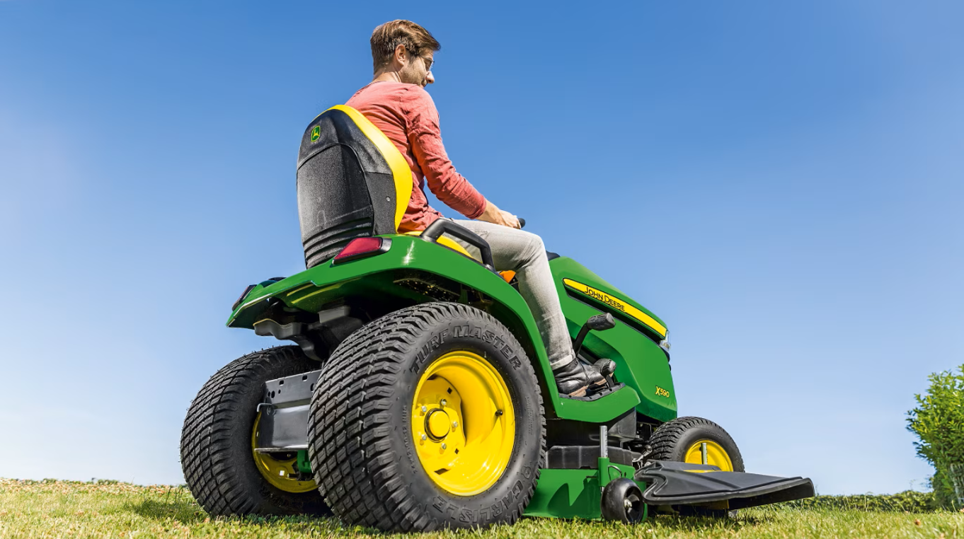 John Deere X590 mit 122cm Mähwerk