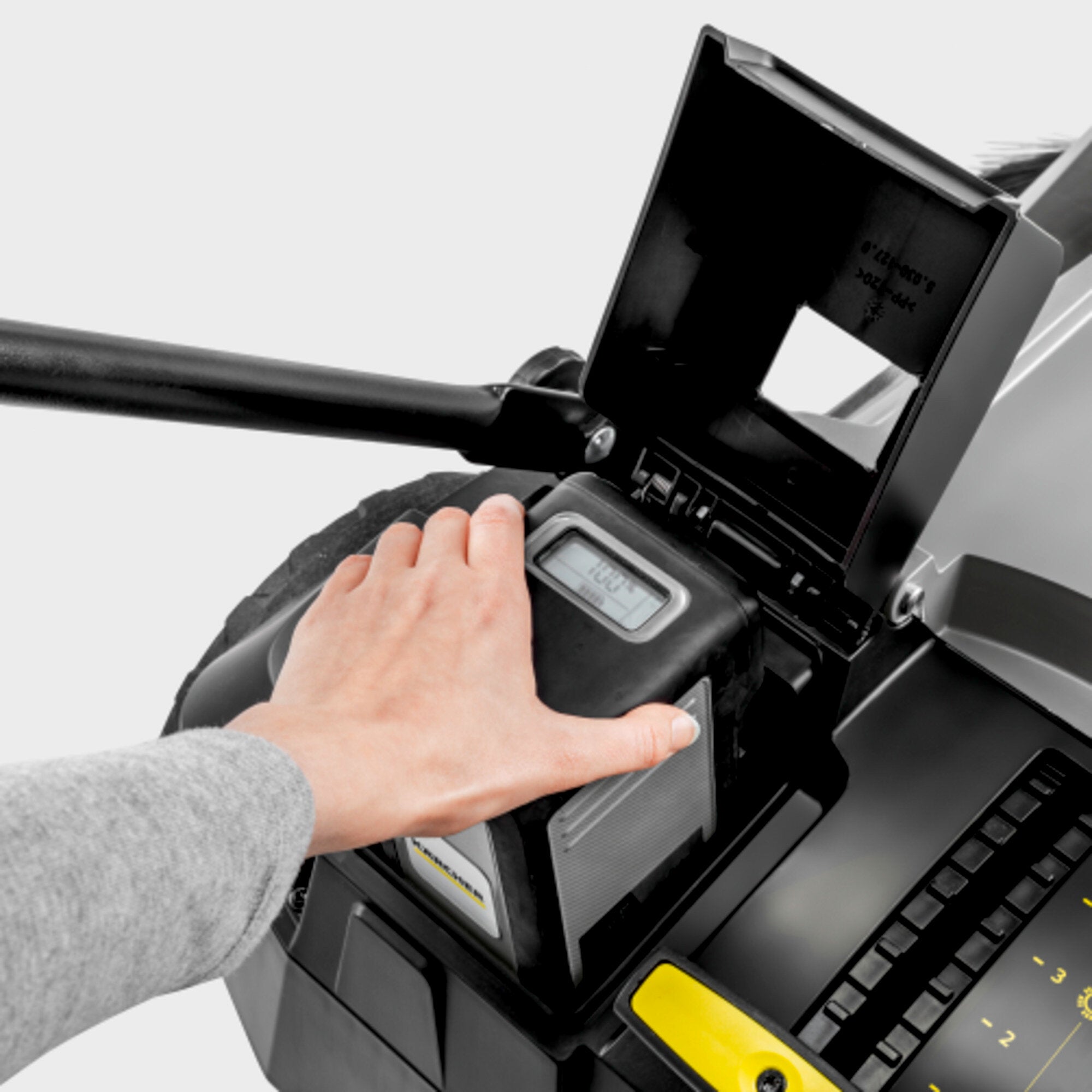 KaercherKM7030CBp2SBHandgefuehrteKehr-Kehrsaugmaschinen5